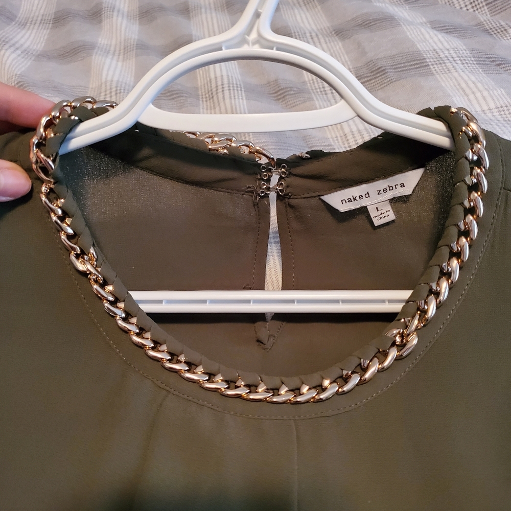 Woman's olive blouse - Picture 3 of 6